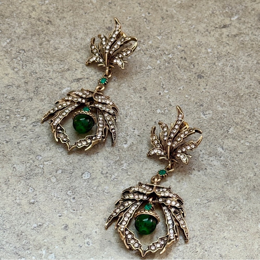 💖4/$30 Elegant Gold and Green Leaf Drop Earrings - Picture 1 of 6